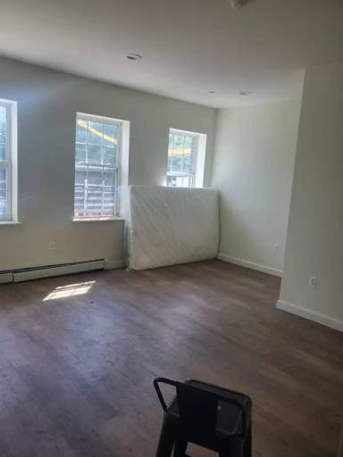 Main picture of 664 Snediker Ave