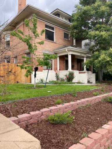 Main picture of 275 N Logan St