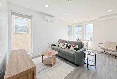 Main picture of 1165 W 39th St