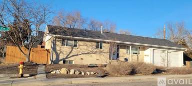 Main picture of 905 E Charlton Cir