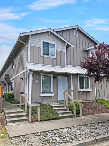 Main picture of 4707 S Puget Sound Ave