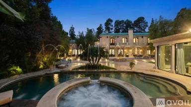 Main picture of 1021 N Crescent Dr