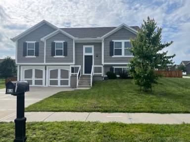 Main picture of 904 N Cypress Cir