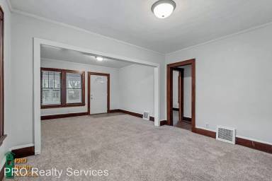 Main picture of 878 Carroll Ave
