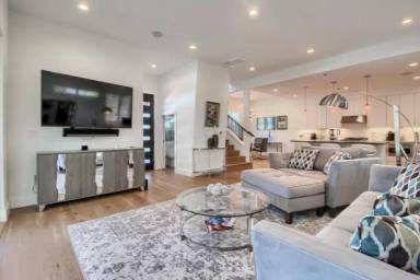 Main picture of 2112 Thornton Rd