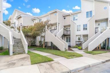 Main picture of 100 Pinewood Rd