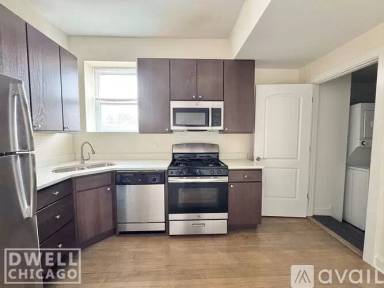 Main picture of 2814 N Troy St