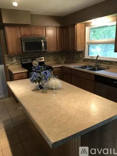 Main picture of 704 S Benwood Dr