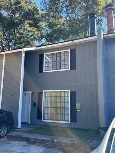 Main picture of 2711 E Simcoe St