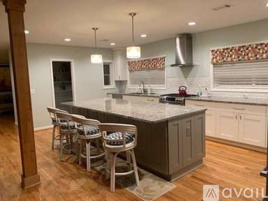 Main picture of 2410 Rugby Ave