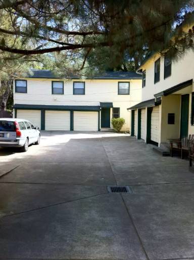 Main picture of 210 S E St