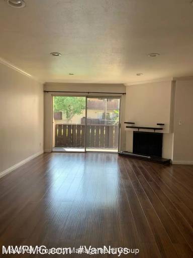 Main picture of 14990 Victory Blvd