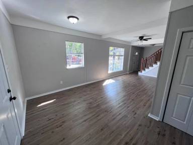 Main picture of 513 E 4th St