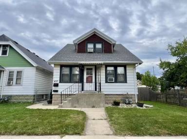 Main picture of 437 S 73rd St