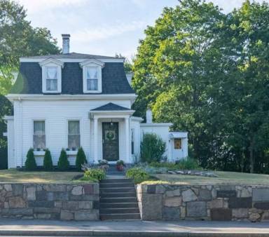 Main picture of 1104 Pleasant St