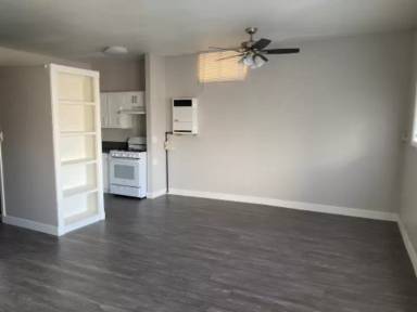 Main picture of 907 W 2nd St