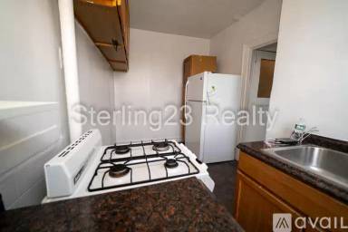 Main picture of 2559 Steinway St