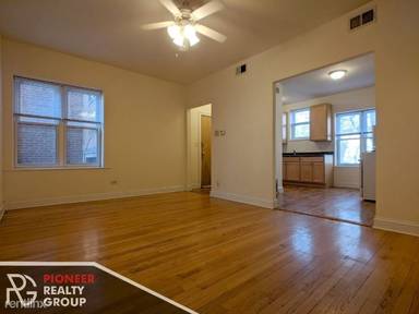 Main picture of 3521-29 N Broadway Apartments