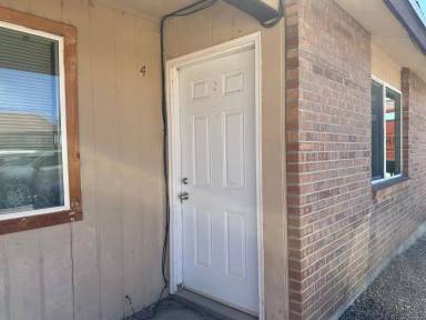 Main picture of 923 W Main St