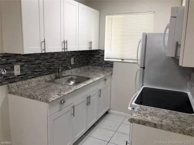 Main picture of 2150 Madison St