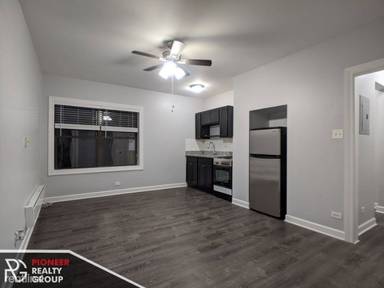 Main picture of 4555 N Malden St