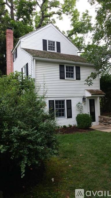 Main picture of 2052 Chestnut Ln