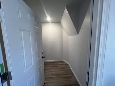 Main picture of 20 Elm St