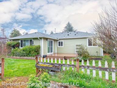 Main picture of 8428 NE Schuyler St