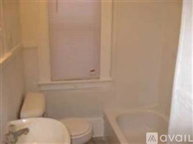 Main picture of 2446 W Grand St