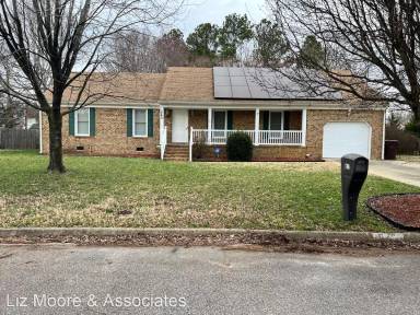Main picture of 640 Blackthorne Dr