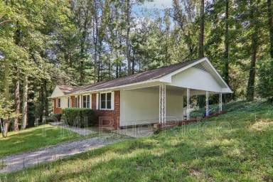 Main picture of 325 Comet Dr