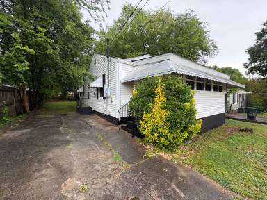 Main picture of 124 Holly St SE