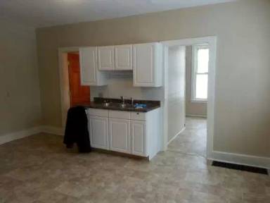 Main picture of 1119 1/2 Mineral Point Ave