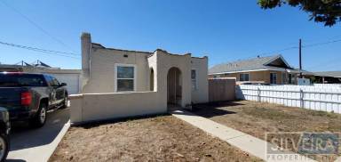 Main picture of 215 N Benwiley Ave