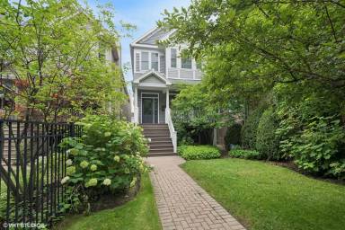 Main picture of 4516 N Damen Ave