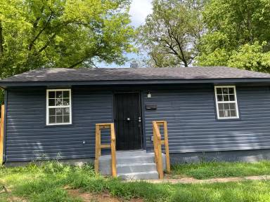 Main picture of 2850 Montague Ave