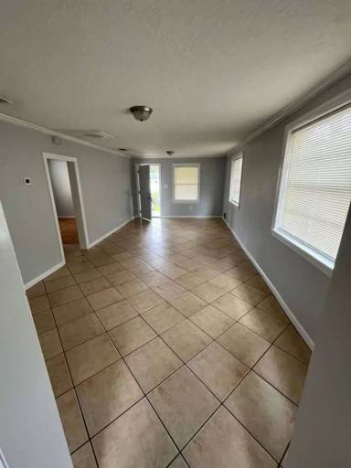 Main picture of 820 W 13th St