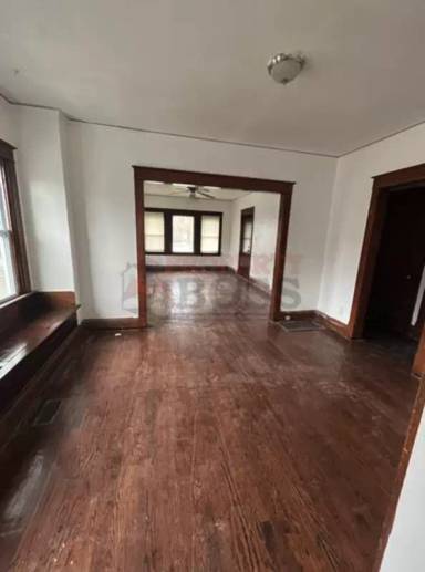 Main picture of 4457 Madison St