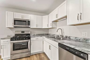 Main picture of 120 S Bird St