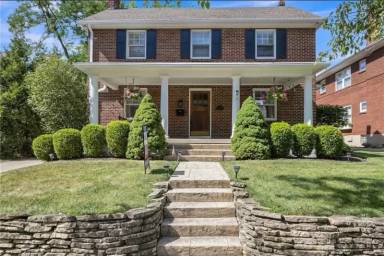 Main picture of 15 Lonsdale Ave