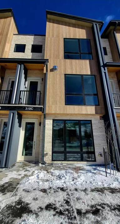 Main picture of 401 Brian Ave