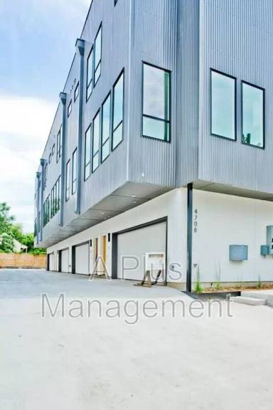 Main picture of 4708 Monarch St