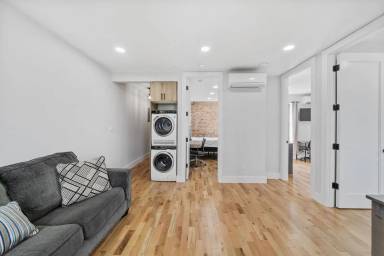 Main picture of 558 E 191st St