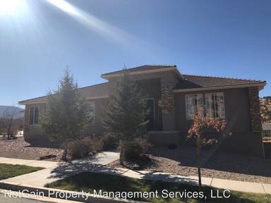 Main picture of 420 E Hillview Dr