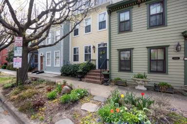 Main picture of 1018 Oronoco St