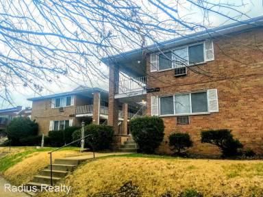 Main picture of 4623 S Broadway