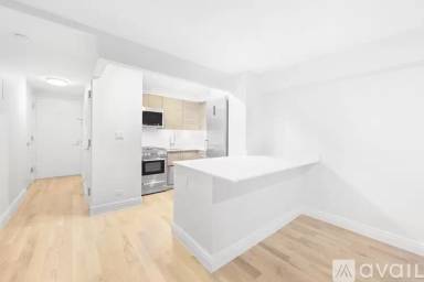 Main picture of 325 E 51st St