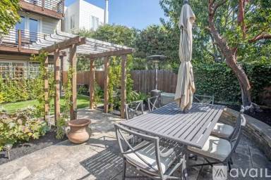 Main picture of 2147A Bay St