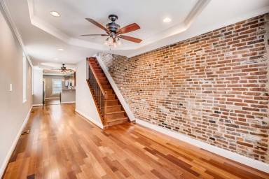 Main picture of 45 E Barney St