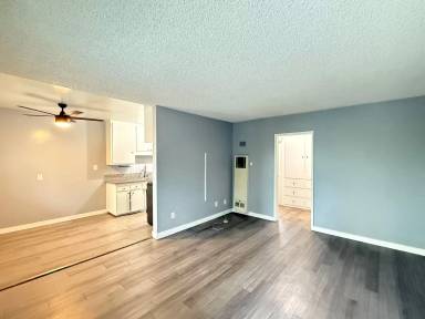 Main picture of 2201 Locust Ave